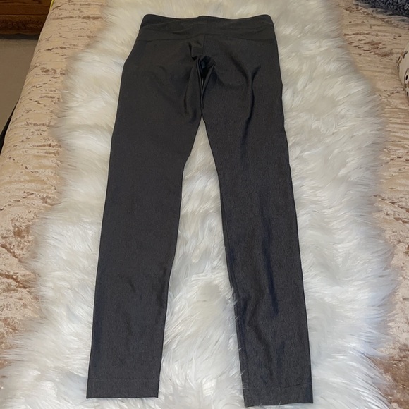 Small Under Armer leggings - Picture 2 of 3